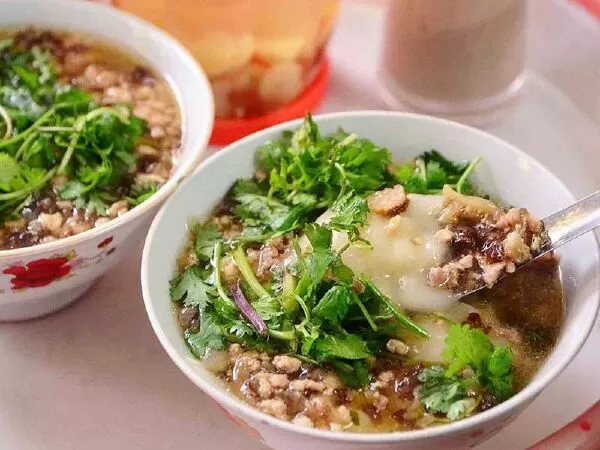 Bánh đúc nóng Hàng Bè