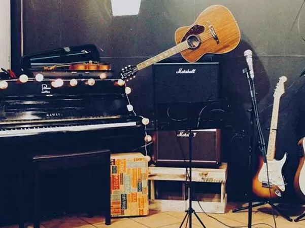 Gugi cafe piano
