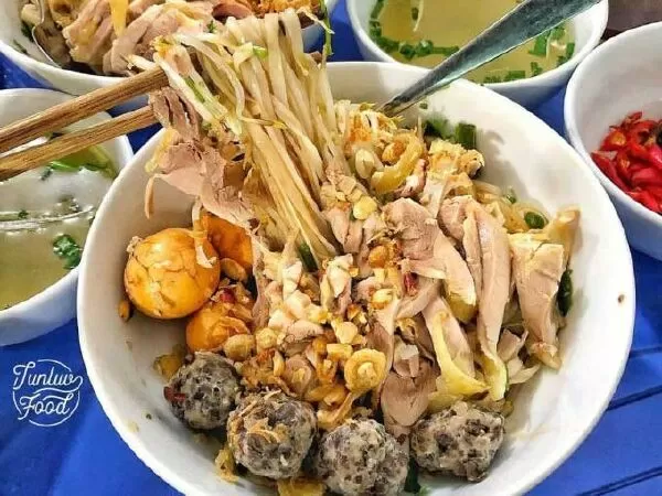 Phở Hà Hàng Hòm