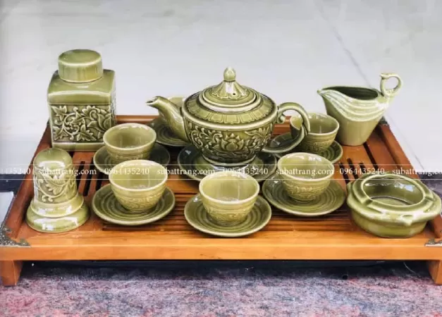 Gốm Sen Bát Tràng