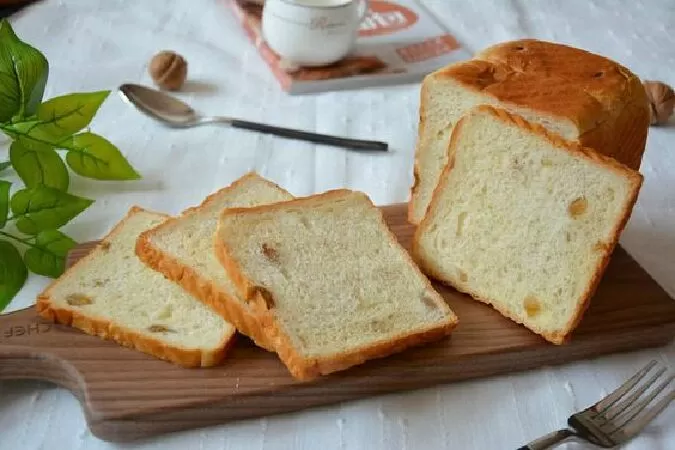 Bánh mì sandwich nho khô