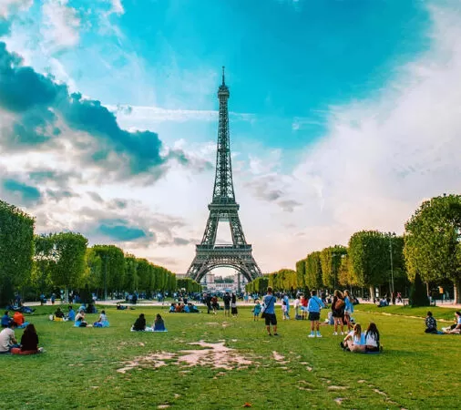 Tháp Eiffel từng bị người Pháp phản đối