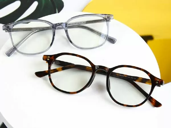 Mắt Kính GlassyZone Eyewear
