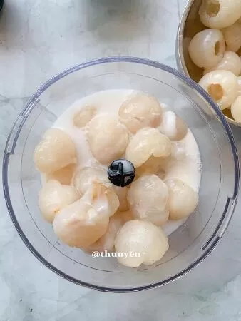 Kem vải thiều cốt dừa