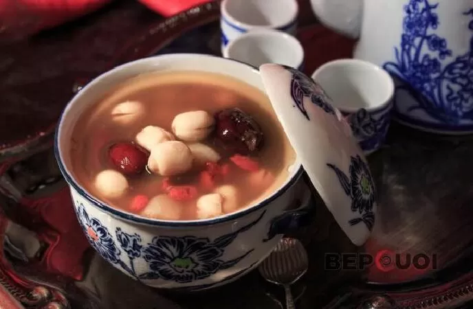 Chè hạt sen củ năng táo đỏ