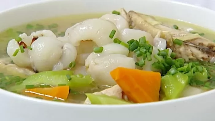 Gà nấu vải