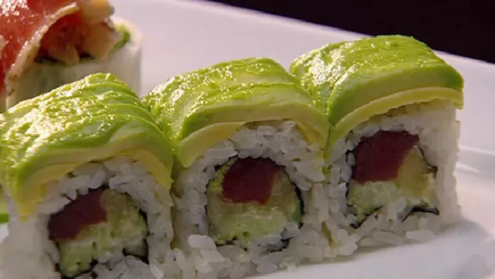 Sushi bơ dưa leo