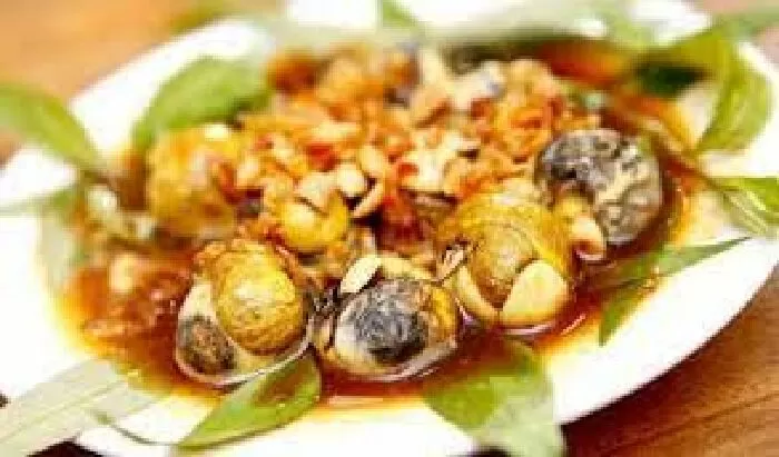 Trứng cút lộn xào me