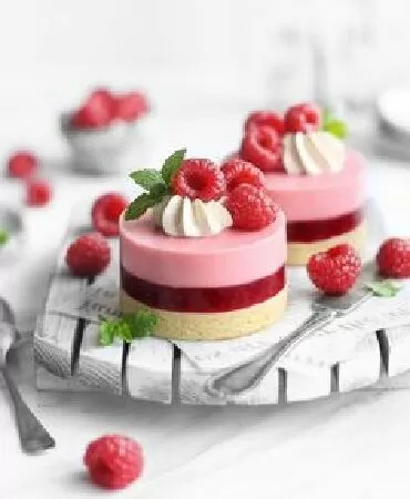 Bánh mousse dâu tây