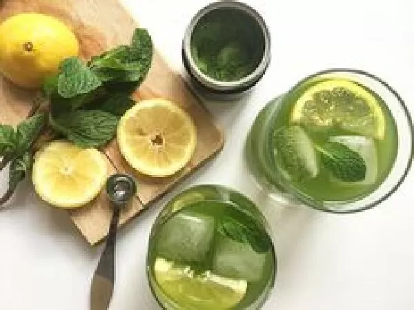 Matcha với chanh và lá bạc hà