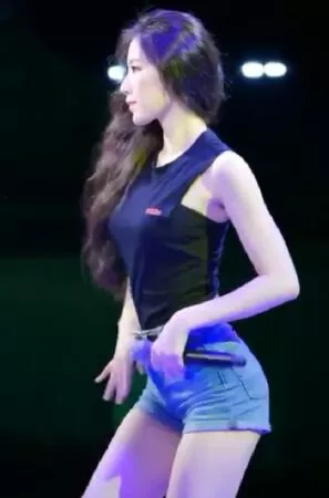 SHUHUA ((G)I-DLE)