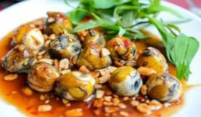 Trứng cút lộn sốt me
