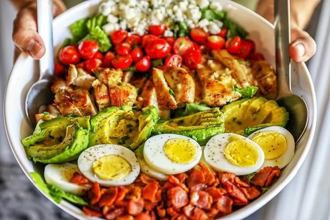 Salad gà kiểu Mỹ (Cobb salad)