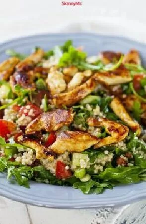Salad bơ gà quinoa