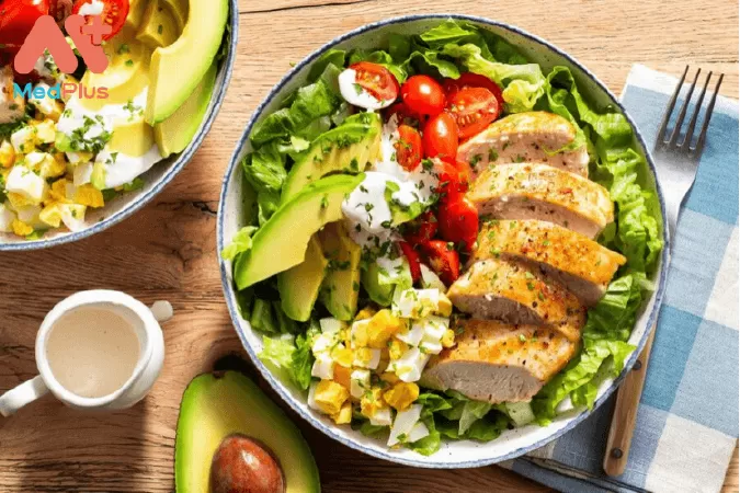 Salad bơ ức gà