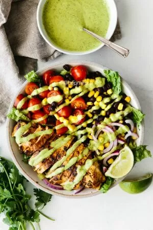 Salad ức gà sốt kem bơ