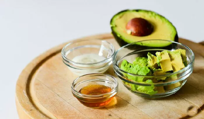 Mặt nạ mật ong và bơ cho da khô