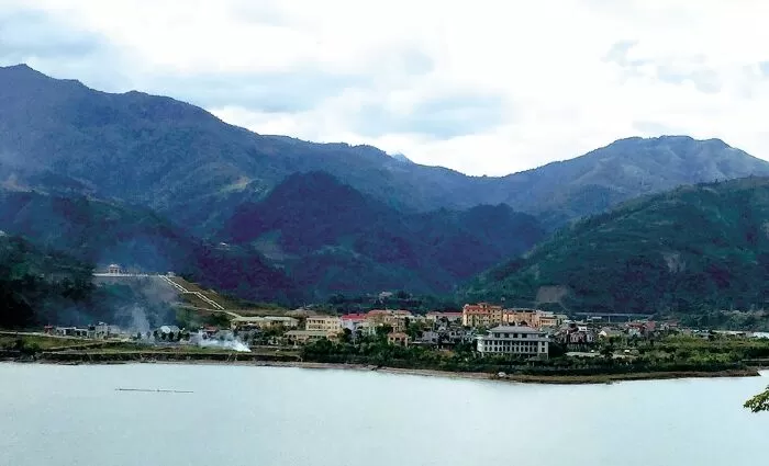 Văn mẫu lớp 12 phân tích hình tượng con sông Đà trong tùy bút Người lái đò sông Đà