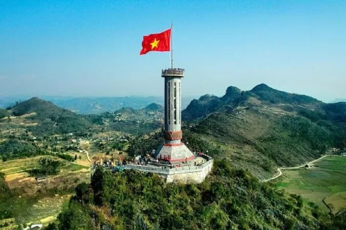 Văn mẫu lớp 12 phân tích bài thơ Đất nước của Nguyễn Khoa Điềm