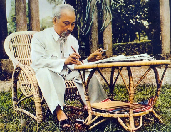Văn mẫu lớp 12 nêu cảm nhận bài thơ Bác ơi!