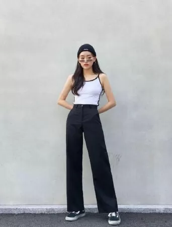 Quần ống rộng với áo hai dây