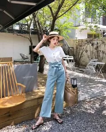 Tránh quần jean có hàng nút phía trước hoặc quá ôm, hở bụng