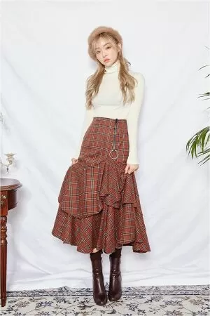 Áo cao cổ + Váy mini + Mũ Beret + Tất + Dép