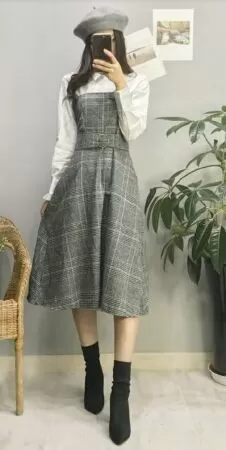 Thắt nút + Đầm Midi chữ A + Mũ Beret + Bốt