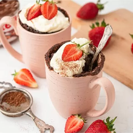 Mug cake dâu tây