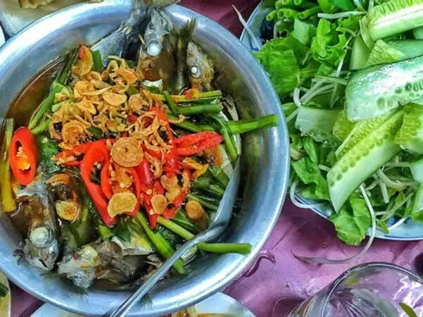 Cá nục cuốn bánh tráng cô Hồng