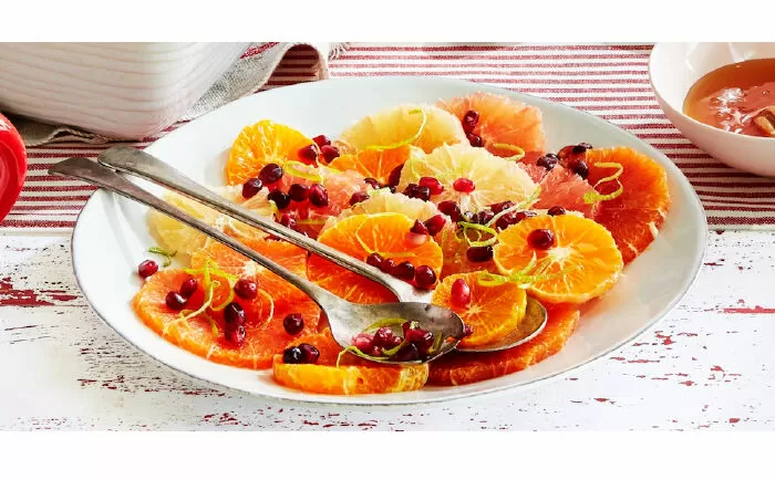 Công thức salad cam quýt mật ong với granola hạt dẻ cười và hạt anh túc