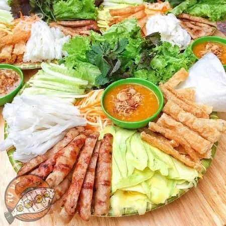 Nem nướng cuốn bánh tráng