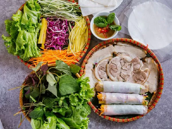 Bánh tráng cuốn thịt luộc