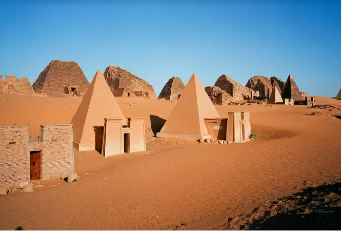 Sudan có nhiều kim tự tháp nhất trên thế giới (không phải Ai Cập)