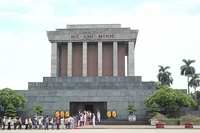 Viếng lăng Bác - Viễn Phương
