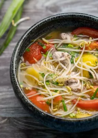 Cá lóc nấu canh chua giá đỗ