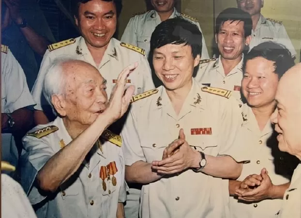 Về giữa lòng dân - Trần Tất Thắng