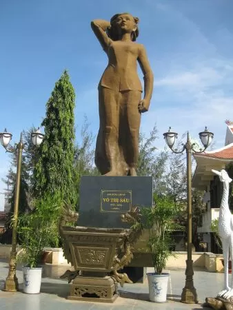 Tượng đài Võ Thị Sáu - Xuân Sơn