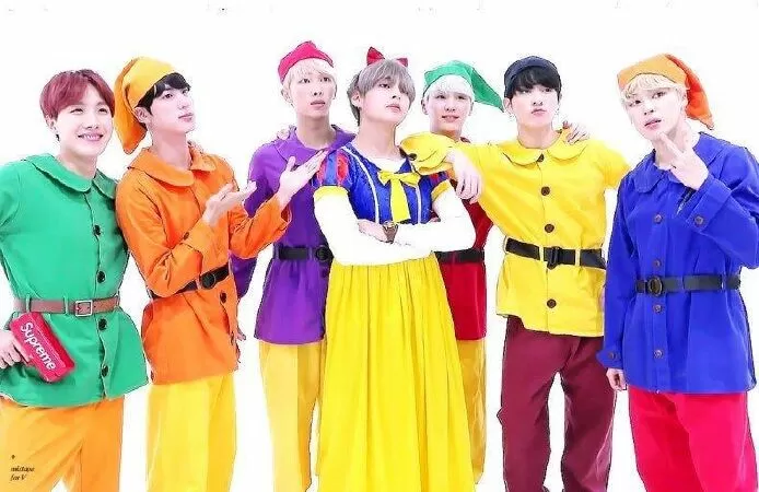 BTS hóa trang các nhân vật trong Bạch tuyết và 7 chú lùn nhân dịp Halloween 2017