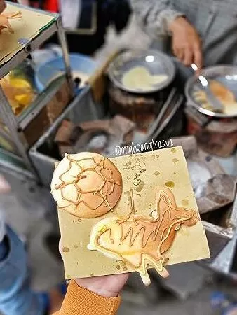 Bánh trứng vẽ hình chị Phượng