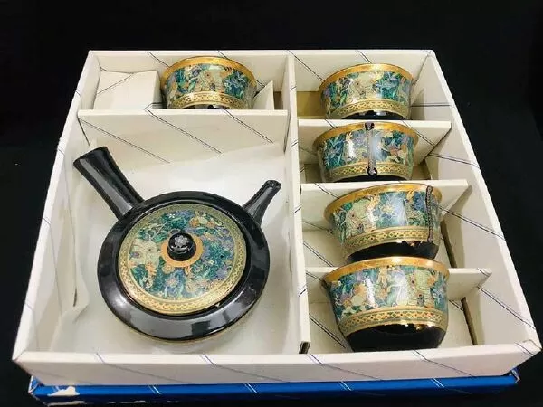 Totto Chan - Gốm sứ Nhật Bản
