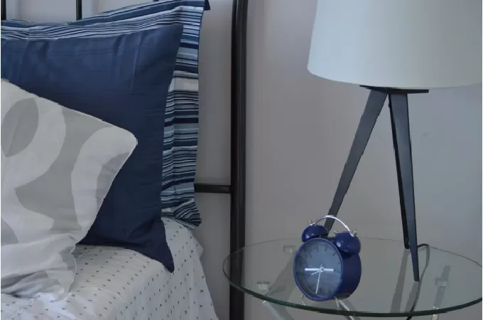 Thức dậy với đồng hồ báo thức cản trở việc nhớ lại giấc mơ