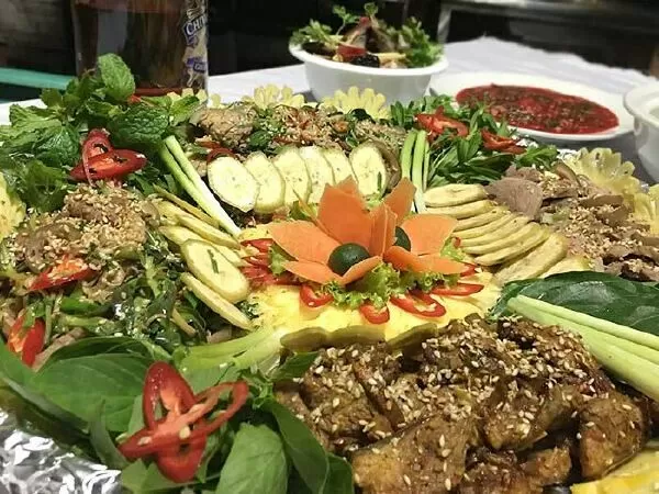 Nhà hàng Ba Cửa