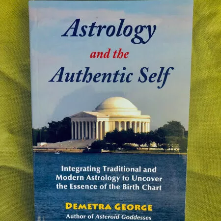 Astrology and the Authentic Self: Integrating Traditional and Modern Astrology to Uncover the Essence of the Birth Chart (Chiêm tinh học và cái tôi đích thực: Tích hợp chiêm tinh học truyền thống và hiện đại để khám phá bản chất của biểu đồ sinh) của