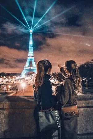 Những người chân chính luôn ở bên bạn qua những thời điểm tốt và cả những thời điểm tồi tệ. Những người giả tạo rời bỏ bạn khi bạn đã trở nên vô dụng với họ.