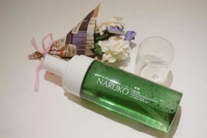Nước tẩy trang Naruko Tea Tree Blemish Clear Make-up Removing Cleansing Mousse