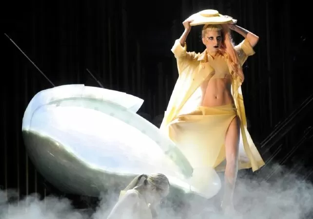 Born This Way của Lady Gaga ở Grammy 2011