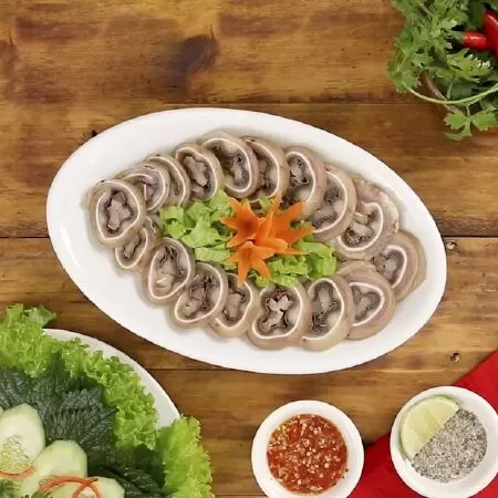 Tai heo cuộn mộc nhĩ