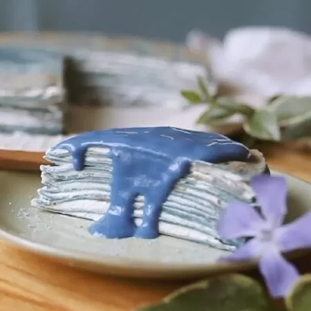 Bánh crepe hoa đậu biếc