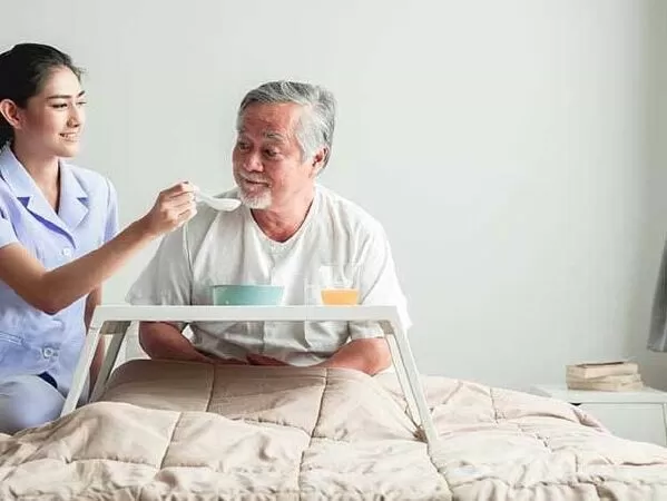Dịch vụ chăm sóc người già Trí Đức